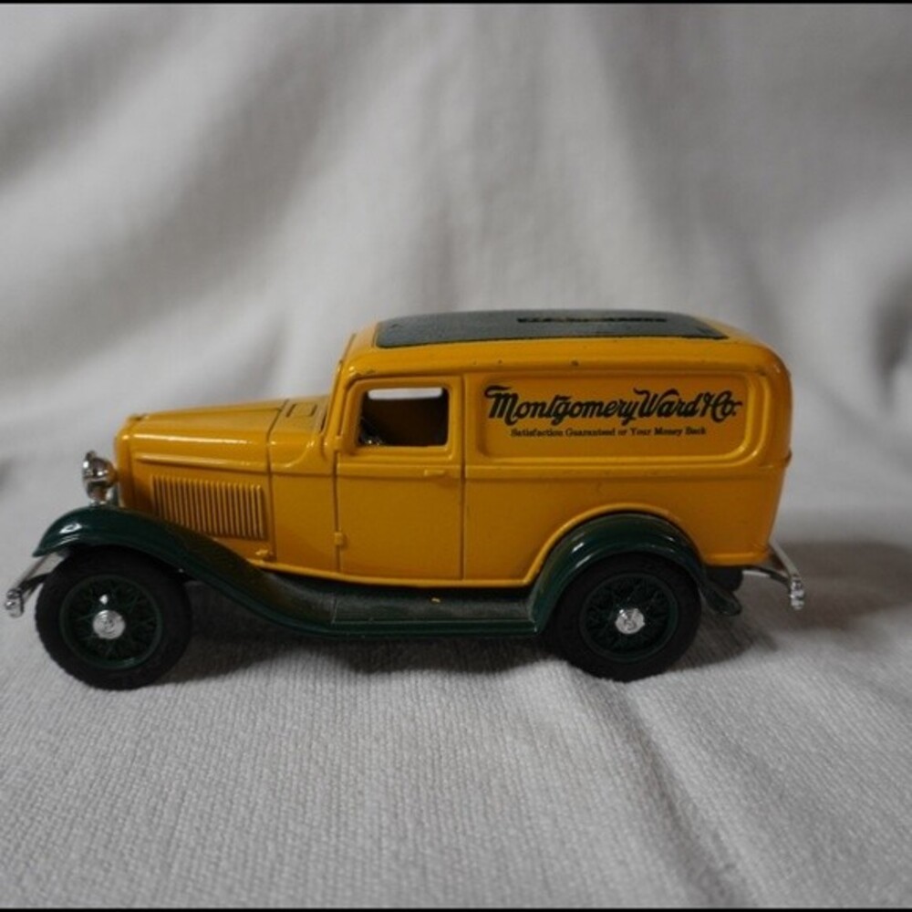 ERTL Diecast Ford 1932 Panel Delivery Truck Bank Montgomery Ward 1:25 Scale